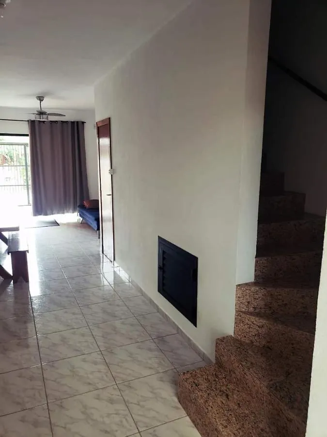 Casa de praia agradável, lado do rio, rua da praia Sao Francisco do Sul Casa de Férias